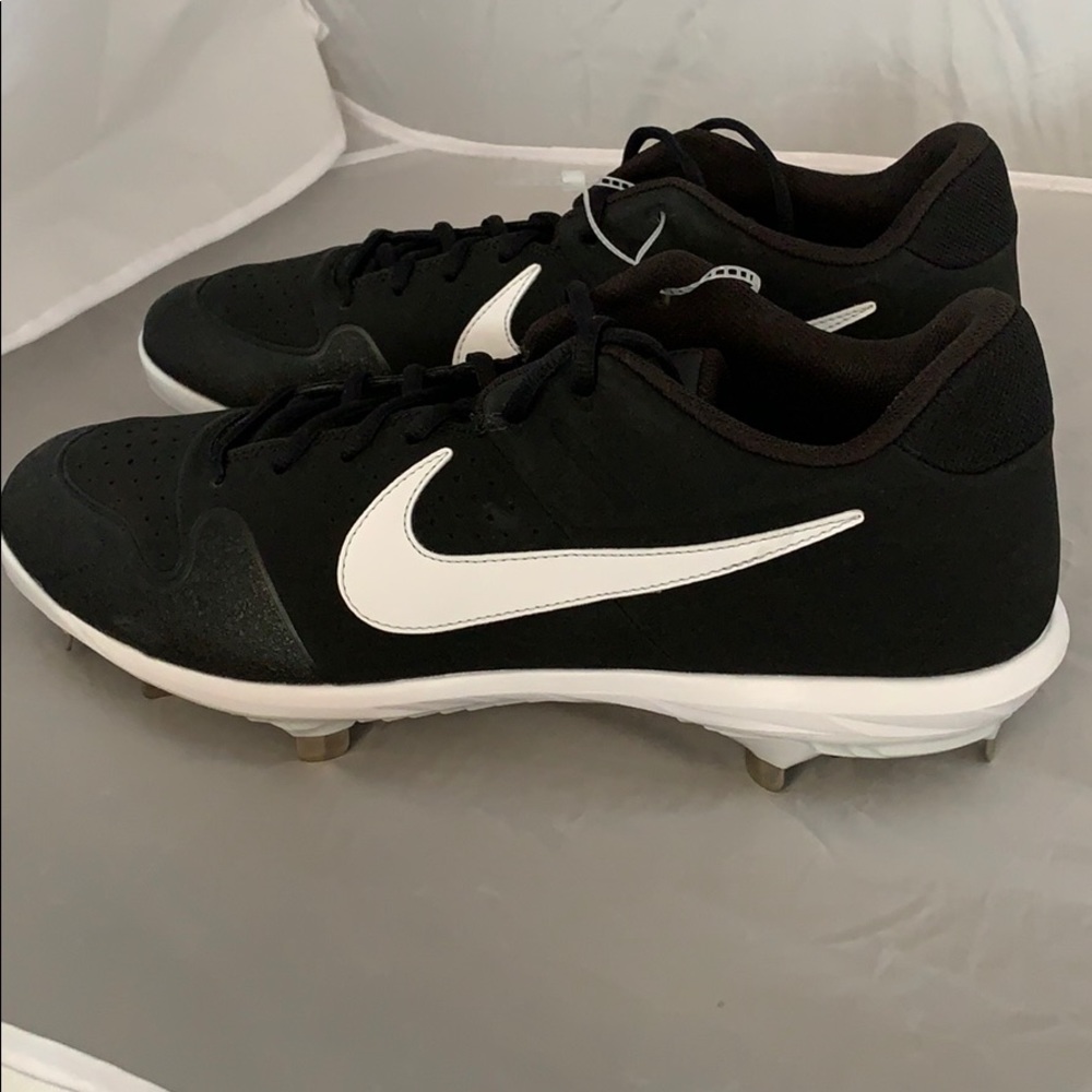 Nike Black And White Baseball shoes Metal Cleats - Picture 3 of 9